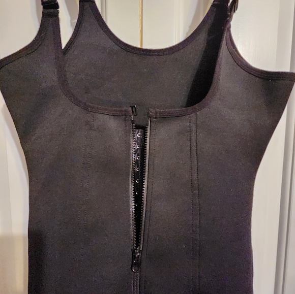 Black neoprene bustier with triple row of hooks as a size selector. GOTH TOP - Picture 2 of 6